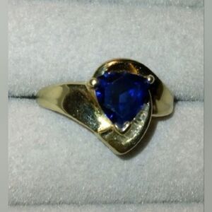 10kt yellow gold ring blue‎ stone with diamonds